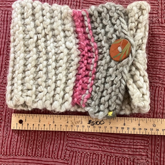 Beautiful chunky Knit Scarf with Button Accent - Picture 5 of 10